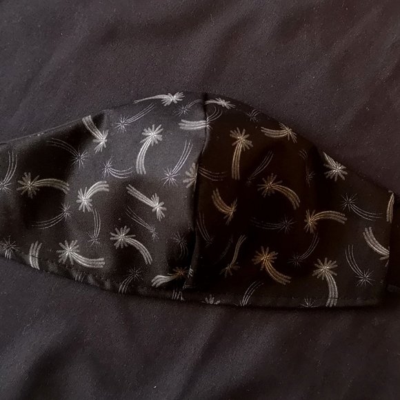 Adult Christmas Shooting Stars Handmade Face Mask Masque 100% Cotton Holidays Xm - Picture 2 of 2